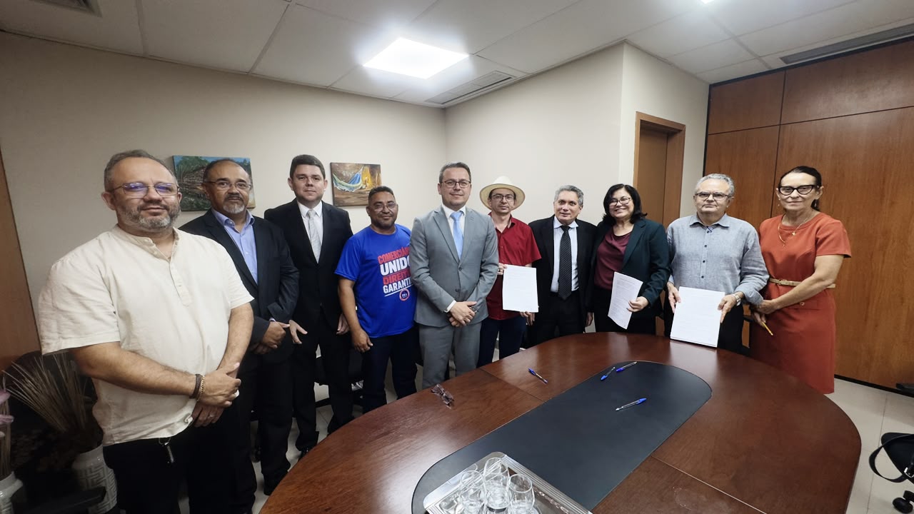 SINDCOM firma CCT 2026/2028 com SINDILOJAS e garante reajuste salarial, auxílio-alimentação e direitos para os comerciários de Teresina